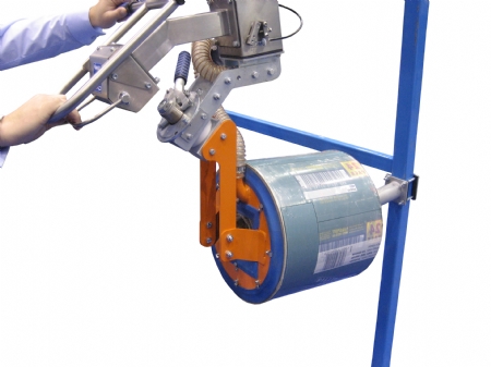 reel-roll-lifters